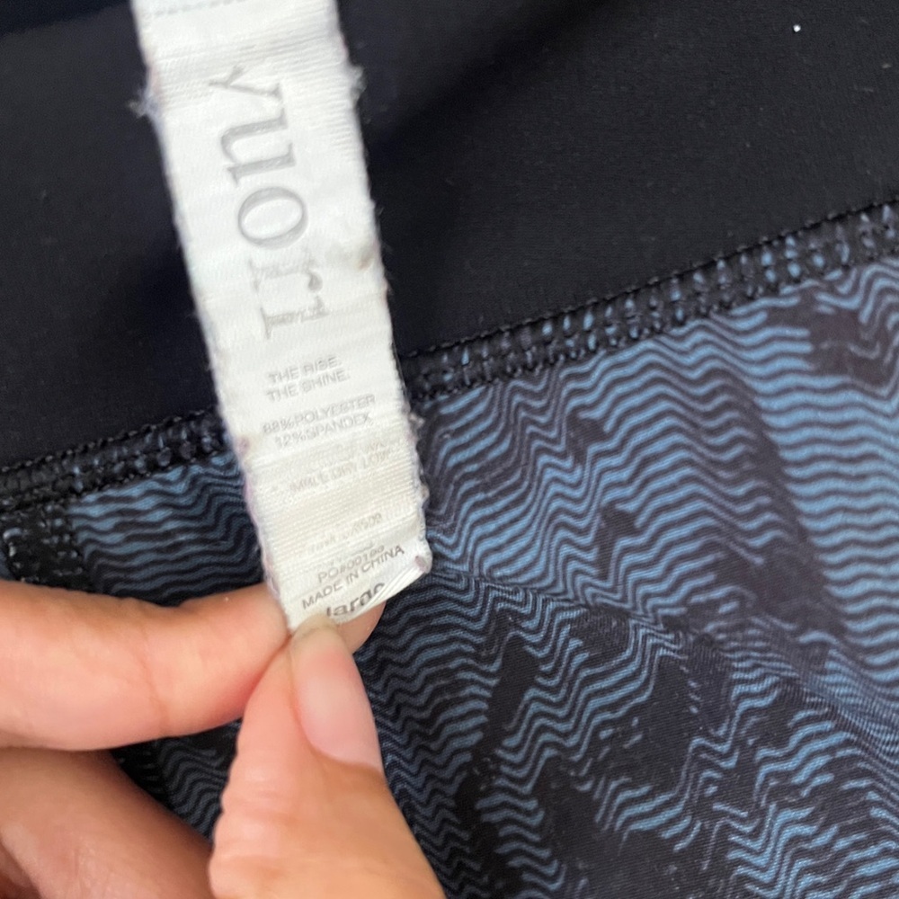 Vuori Omni Performance Womens Shorts Blue Black Size Large - Picture 4 of 6